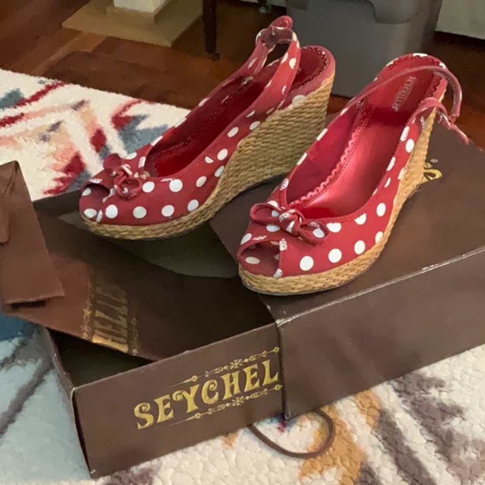 Seychelles Red Dotted Woven Straw Wedges
